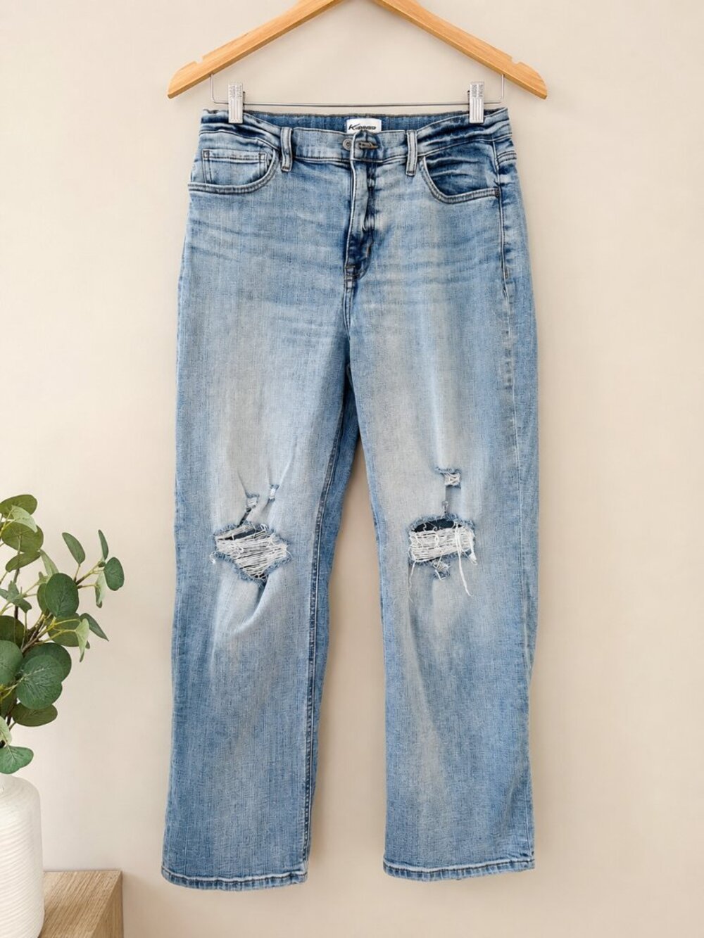 Studio Blue Women’s Size 32 Light Wash Distressed Ripped Jeans Stretch Denim